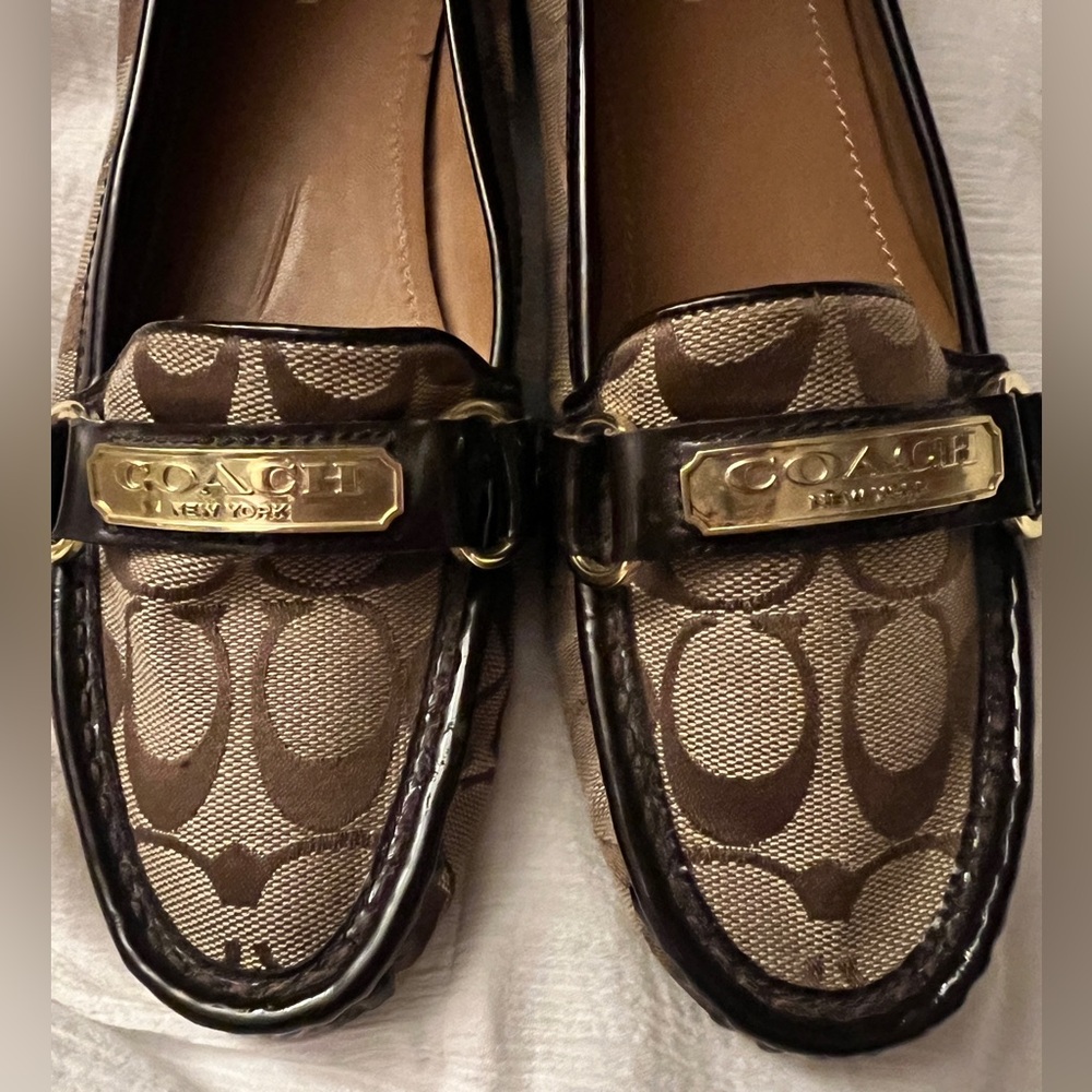 AUTHENTIC COACH LOAFERS Size 8